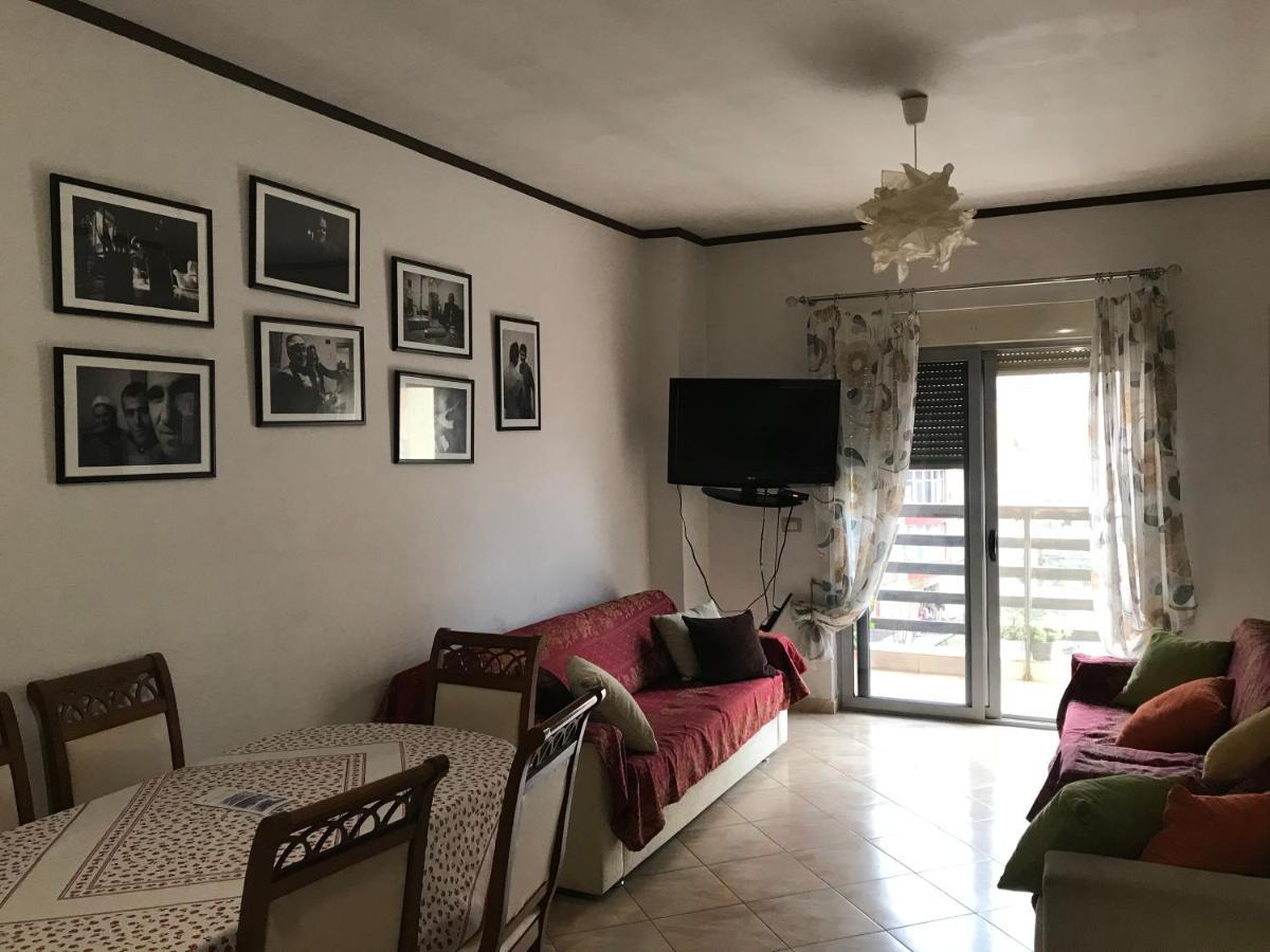 Home Sweet Home - Guest House Yzberish Bagian luar foto
